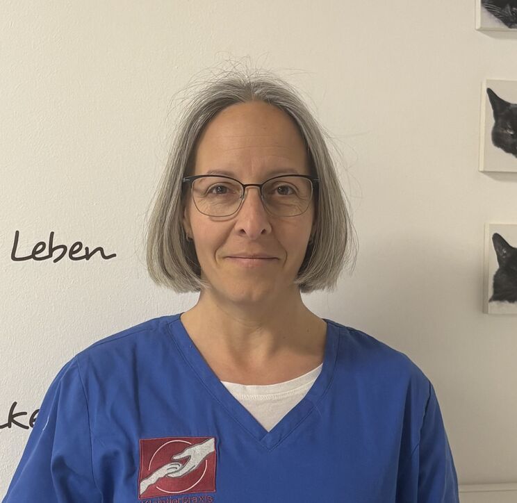 Claudia Einsiedler - Administration Anmeldung, Terminvergabe, Medikamentenabgabe, Abrechnung, Radiologische Assistenz, Technik, gute Seele